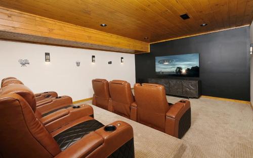 Chalet Village North House | Edgewood Retreat