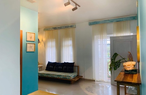 Barrio El Centro Hotel | Edificio La Esquina Cesar Mariscos