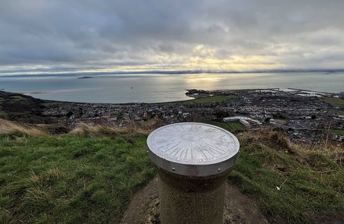 Burntisland House | Edinburgh festival base - Seaviews - self catering. Free parking