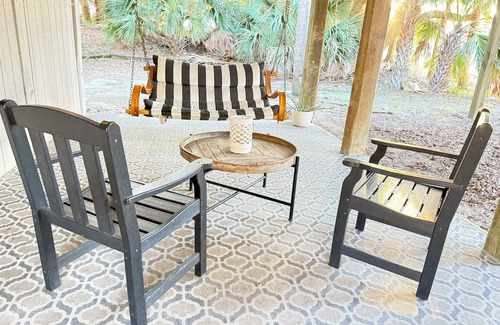 Edisto Island House | Edisto Treehouse - 3BR/2BA - 3 Minute Beach Walk! ~ Privacy Among Historic Oaks