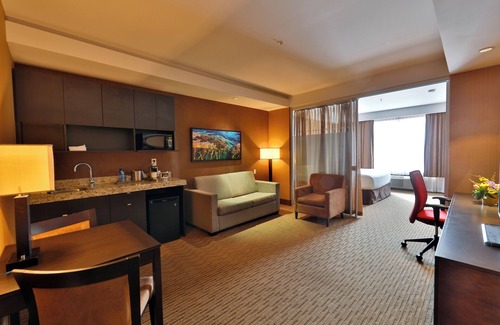 Southeast Edmonton Hotel | Edmonton Hotel and Convention Centre