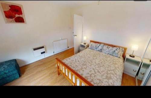 Northfield House | EEJs Cosy 2 bed terrace - close to station
