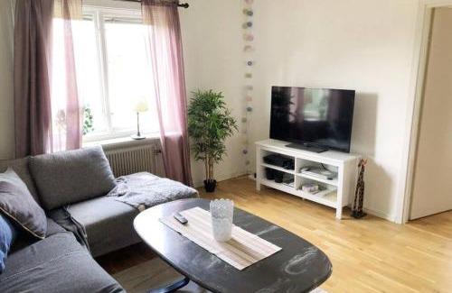 Tierp House | Egen lägenhet i 2-familjshus på landet.