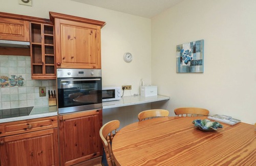 Kingsteignton Cottage | EGRET, pet friendly in Kingsteignton