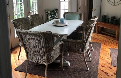 Cotuit House | Egyptian linens & Luxury amenities by Hermès, Lanvin & Molton Brown collections.