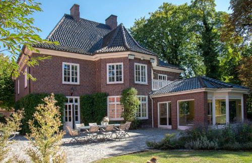 Sierksdorf House | Ehemaliges Gutshaus Oevelgönne