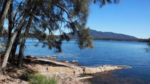 Wallaga Lake House | Eight On The Lake 8 Fairhaven Point Way Lakefront