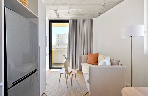 Three Anchor Bay Apartment | EIGHTY2 ON M - Fluent Serviced Apartments