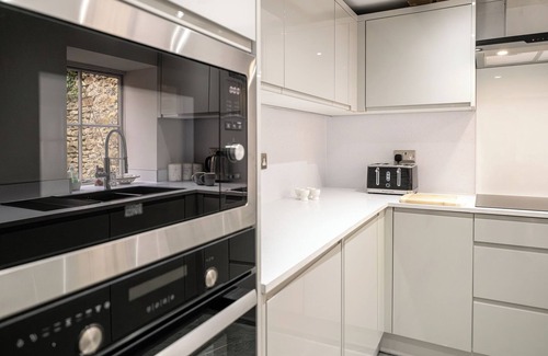 Malmesbury House | Eilmers Cottage Lovely 4BD in Malmesbury