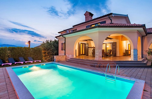 Viskovo Villa | Ein Wunderschönes Haus mit Pool und Whirlpool für 10 Personen