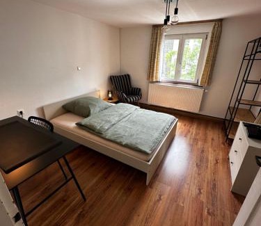 Neckargartach House | Einfaches Haus mit Privatzimmern und Gemeinschaftsräumen