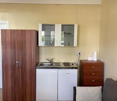Westend Apartment | Einzimmerwohnung + Dusche und WC