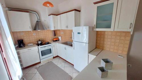 Vathy Apartment | Ekati Apartment