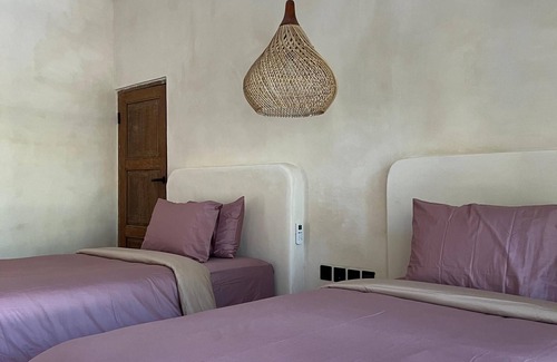 Mushroom Bay Hotel | El Campo Mushroom