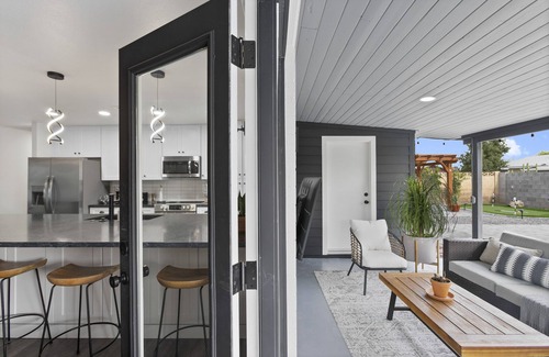 Meyer Park House | El Descanso in Meyer Park - Heated Pool