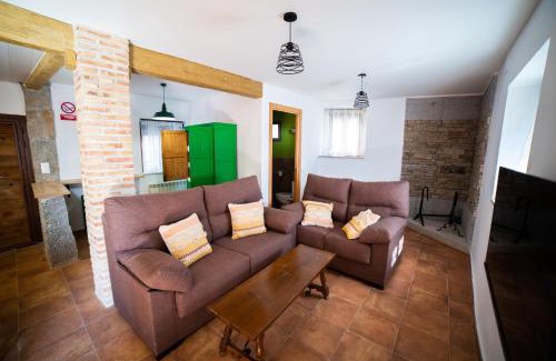 Sotillo de la Adrada House | EL PATIO DE LAS TINAJAS