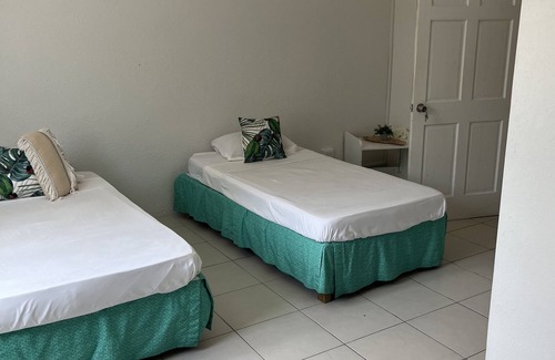 Dover House | El Retreat Guest House