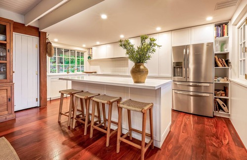 Eagle Bay House | Elanora - country style home, walk to beach- Pet Friendly!