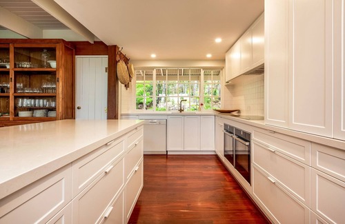 Eagle Bay House | Elanora - country style home, walk to beach- Pet Friendly!