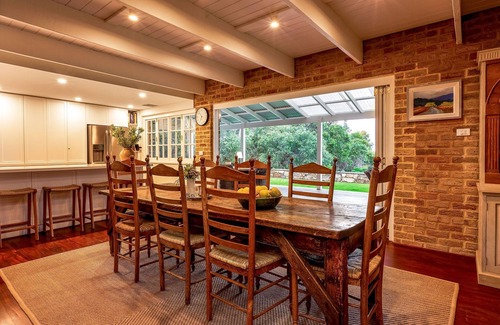 Eagle Bay House | Elanora - country style home, walk to beach- Pet Friendly!