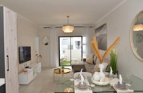 Greater Johannesburg Metropolitan Area Apartment | Elcaro Luxury Villas - Urban Taupe 1