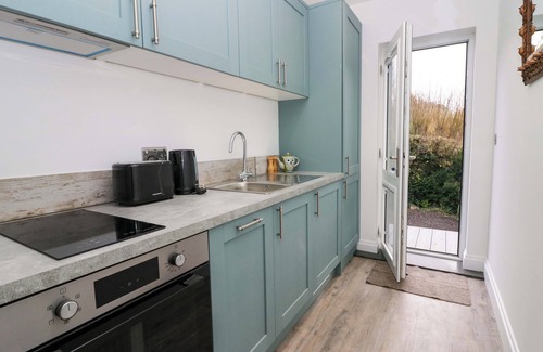 Allithwaite Cottage | ELDERFLOWER LODGE, family friendly, with a garden in Cartmel