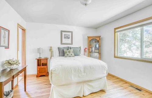 Manzanita House | Eleanor Edward Cottage by the Sea MCA 148 - Meredith Lodging