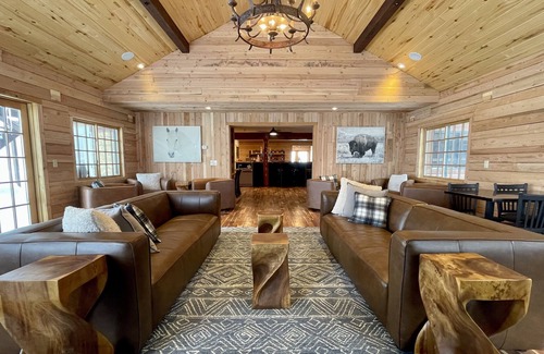 Paonia Cabin | Electric Mountain Lodge: Mtn Views, Restaurant, Bar, Events, Rentals | Bunkhouse
