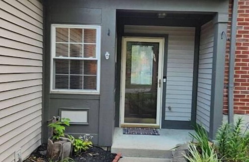 Oakbrook Condo | Elegance at its Best!