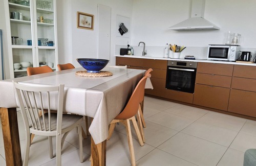Crozon Apartment | Elegance on the bay, modern apartment with garden and sea view