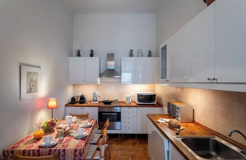 Lagymanyos Apartment | Elegance & Tradition - Budapest Historic Center Apartment - sleeps 6