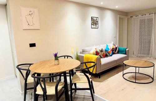 Manchester Apartment | Elegant 2-Bed 2-Bath Apt in Manchester with Balcony