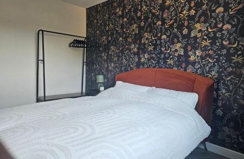 Paisley Apartment | Elegant 2 Bed Flat Perfect for RAH and Airport
