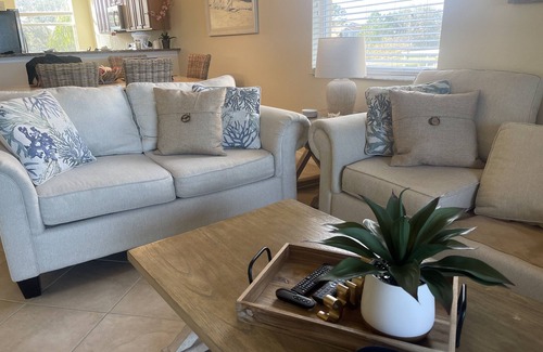 Braden River Condo | Elegant 2-bedroom Condo with Picturesque Pond and Golf Course Views