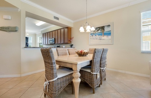 Braden River Condo | Elegant 2-bedroom Condo with Picturesque Pond and Golf Course Views