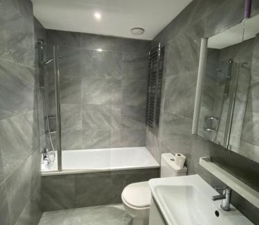 Pembridge Apartment | Elegant 2BD Flat 5 mins to Kensington Gardens!