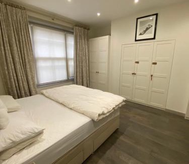 Pembridge Apartment | Elegant 2BD Flat 5 mins to Kensington Gardens!