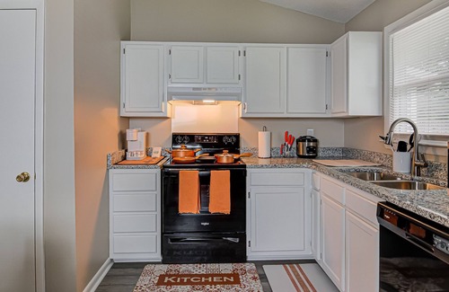 Winston - Salem Condo | Elegant 2Bed1B Condo in quiet neighborhood near WFU, UNSA, Hospitals.