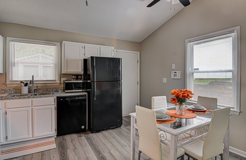 Winston - Salem Condo | Elegant 2Bed1B Condo in quiet neighborhood near WFU, UNSA, Hospitals.