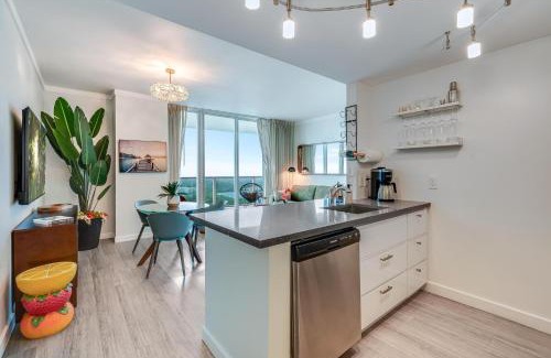 Coconut Grove Apartment | Elegant 2BR Condo at Hotel Arya Full Kitchen Wraparound Views 2 Parking Spots