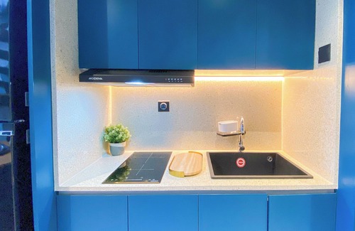 Pinang Apartment | Elegant 2BR Loft Garden Villa at Collins Boulevard Apartment