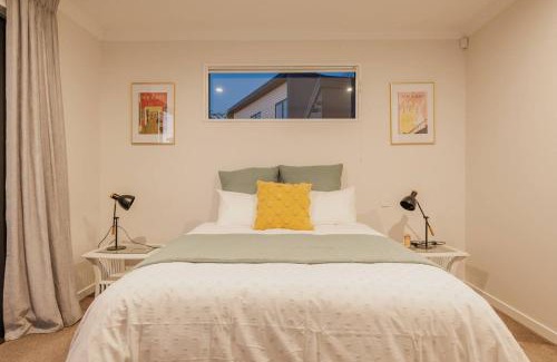 Hornby House | Elegant 3BR Home on Mustang Avenue