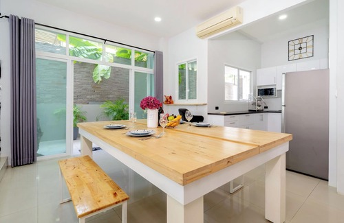 Ban Saiyuan Villa | Elegant 3BR Pool Villa Sara near NaiHarn