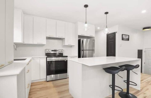 Brossard House | Elegant 4 bedroom modern house