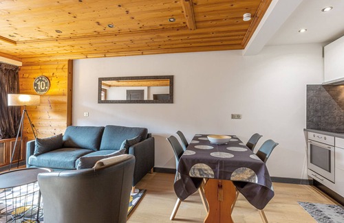 Le Cret Apartment | Elegant apartment in Val-d'Isère with balcony, parking, wifi