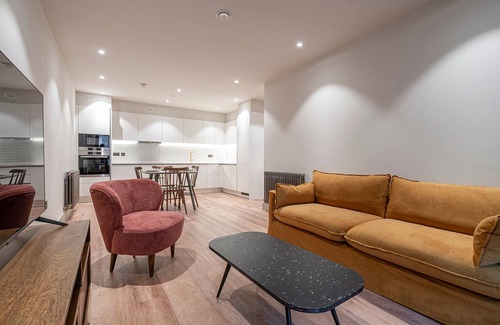 Tottenham Hale Apartment | Elegant Apartment in North London