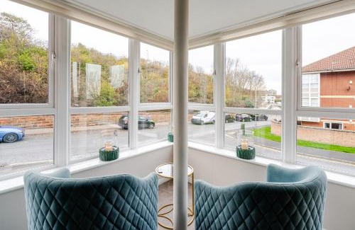 Roker Apartment | Elegant Apartment with Harbour Views
