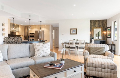 Edwards House | Elegant Arrowhead Townhome with Easy Slope Access, Community Pool & Hot Tub