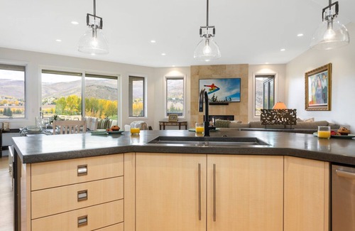 Edwards House | Elegant Arrowhead Townhome with Easy Slope Access, Community Pool & Hot Tub