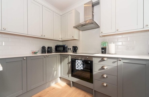 Grove Apartment | Elegant, bright flat, free parking | Pass the Keys